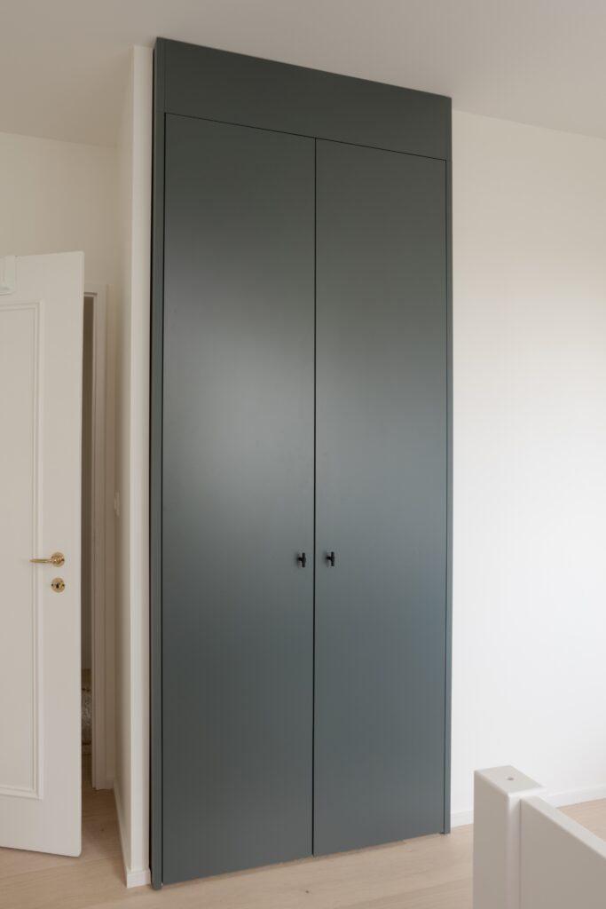 Dressing ikea pax sur mesure en finition Verde Modo pour une chambre d'enfant